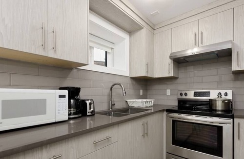 Killarney House | Quiet 2-bd Basement Unit in Vancouver