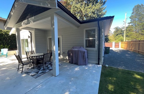Saanich East Cottage | Quiet area- steps to UVIC, Cadboro Bay Village & Beaches, close to downtown.