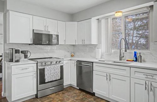 Prince George House | Quiet & Cozy Retreat Near Downtown Prince George