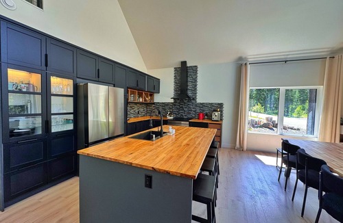 East Kootenay Ski Chalet | Quiet detached home steps from all the action!