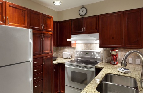 Blackcomb House | Quiet Mountain Location - Wood Burning Fireplace, Parking, Wifi