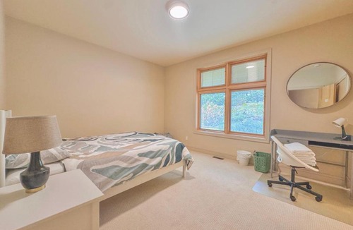 Broadmead House | Quiet Private Room with Ensuite - Broadmead 908