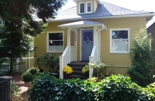 Grandview-Woodland Apartment | Quiet Retreat Near Trendy Commercial Drive - 90 Days plus
