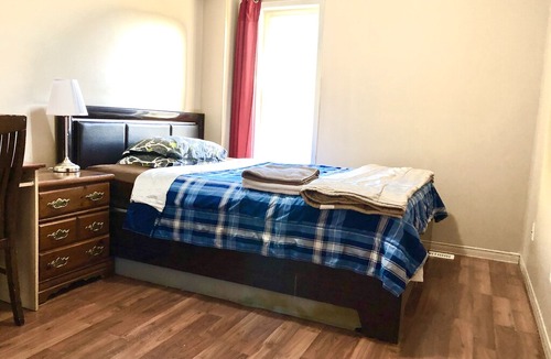 Village at York University House | Quiet room around York University Subway