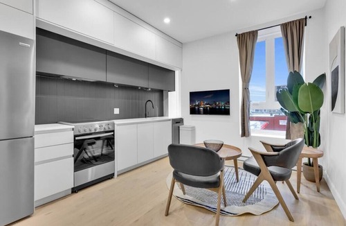Montreal Condo | Quiet & sunny 1 bedroom, AAA location, sleep 2