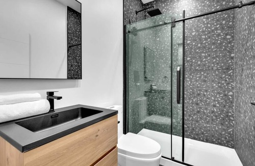 Montreal Condo | Quiet & sunny 1 bedroom, AAA location, sleep 2