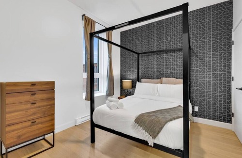 Montreal Condo | Quiet & sunny 1 bedroom, AAA location, sleep 2