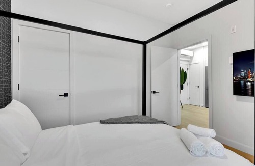 Montreal Condo | Quiet & sunny 1 bedroom, AAA location, sleep 2