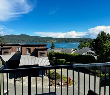 Sooke House | Race Rocks Townhouse - Pet Friendly Sooke Rental