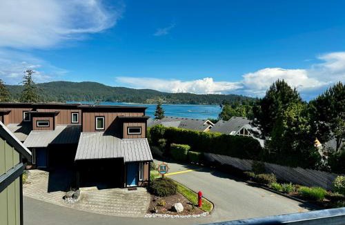 Sooke House | Race Rocks Townhouse - Pet Friendly Sooke Rental