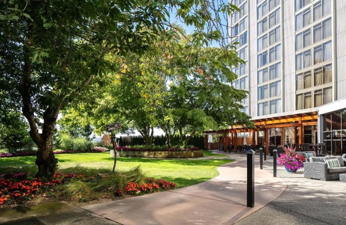 Richmond Hotel | Radisson Blu Vancouver Airport Hotel & Marina
