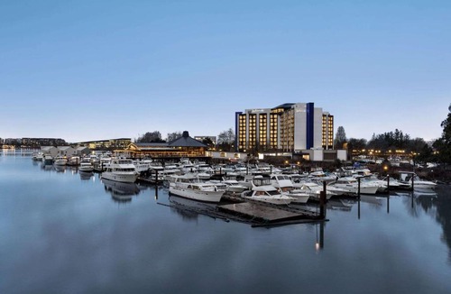 Richmond Hotel | Radisson Blu Vancouver Airport Hotel & Marina