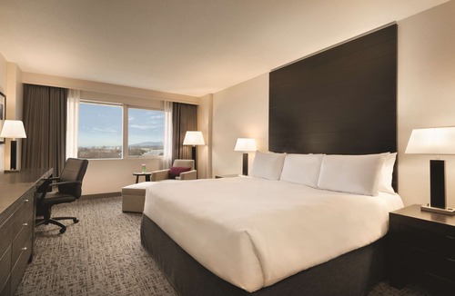Golden Village Hotel | Radisson Hotel Vancouver Airport