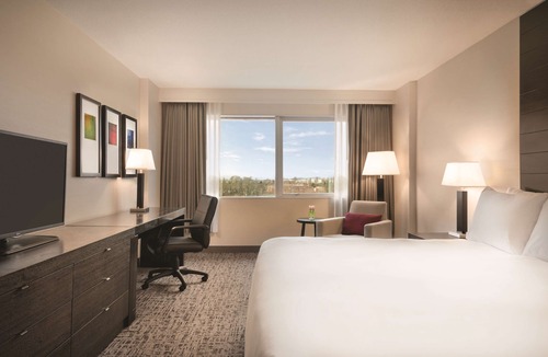 Golden Village Hotel | Radisson Hotel Vancouver Airport