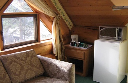 Okanagan-Similkameen Hotel | Rainbow Lake Castle Resort