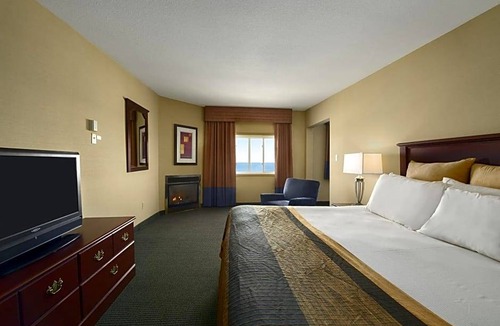 Jordan Harbour Hotel | Ramada by Wyndham Jordan/Beacon Harbourside Resort