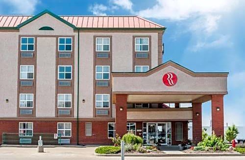 Sherwood Park Hotel | Ramada by Wyndham Sherwood Park