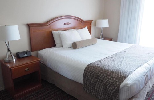 Campbell River Hotel | Ramada by Wyndham Campbell River