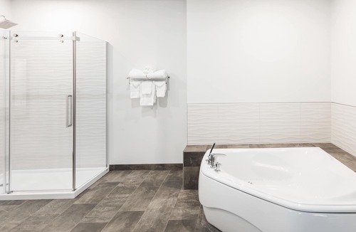 Revelstoke Hotel | Ramada by Wyndham Revelstoke