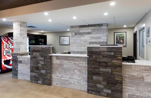 Revelstoke Hotel | Ramada by Wyndham Revelstoke