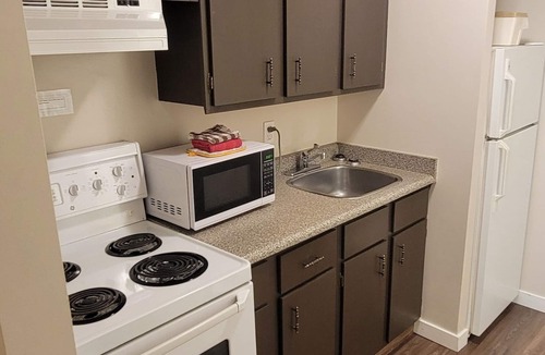 Central Okanagan Hotel | Recreation Inn & Suites