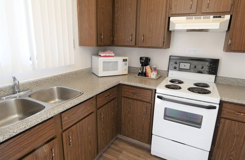 Central Okanagan Hotel | Recreation Inn & Suites