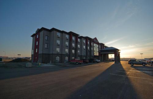 Clairmont Hotel | Redwood Inn & Suites