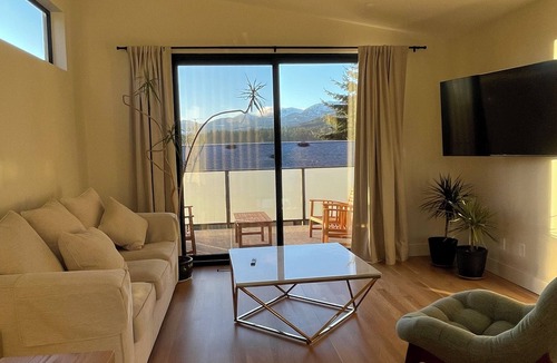 Cumberland Hotel | Relax in this Stunning 2 bedroom Guest House in Cumberland