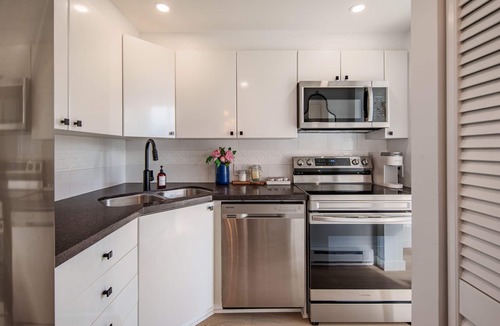Coal Harbour Resort | Relaxing Getaway In Water View Home, Close To Seawall