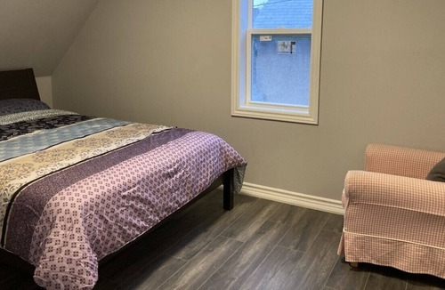 Niagara Falls Cottage | Remodeled 1880 built Tiny Cottage with Skylights in Niagara Falls