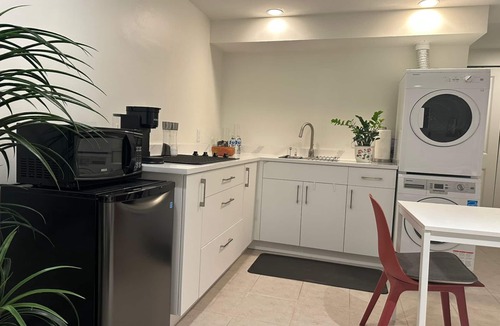 Arbutus Ridge House | ✨ Renovated Garden Suite Near UBC, MAJOR INTERNATIONAL SPORTING EVENT, Down Town, Airport & Beaches