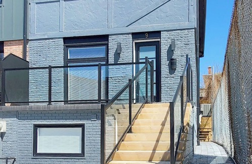 Swansea Apartment | Renovated Guest Suite Near The Lake & High Park!