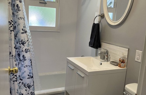 Saanich West House | Renovated home close to victoria general