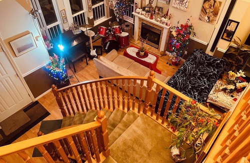 Fleetwood House | Rental Vacation Home/Rm A Good location, 45minutes fromYVR Airport