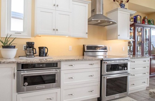Central Okanagan House | Resort Home in Lake Okanagan - Lake Views/Boating & Swimming/Wine Trails/Golf