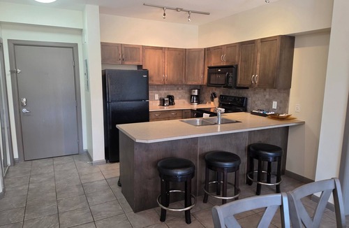 South Pandosy Apartment | Resort-Style Condo at Playa Del Sol | 5th Floor
