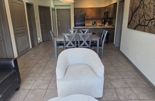 South Pandosy Apartment | Resort-Style Condo at Playa Del Sol | 5th Floor