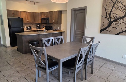 South Pandosy Apartment | Resort-Style Condo at Playa Del Sol | 5th Floor