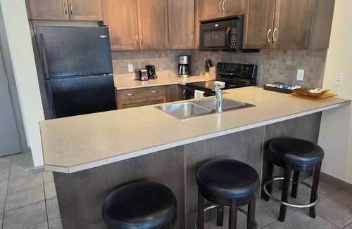 South Pandosy Apartment | Resort-Style Condo at Playa Del Sol | 5th Floor