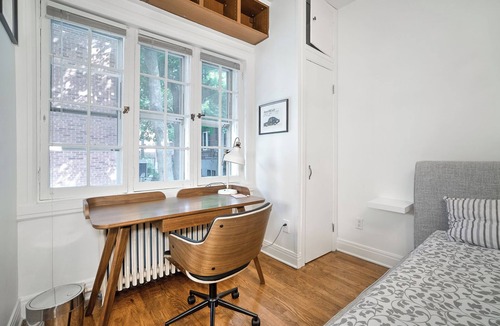 Cote-Des-Neiges—Notre-Dame-De-Grace Condo | Retro-Chic Spacious Home on 2 floors in Montreal