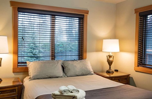 Revelstoke House | Revelstoke - Begbie Snug