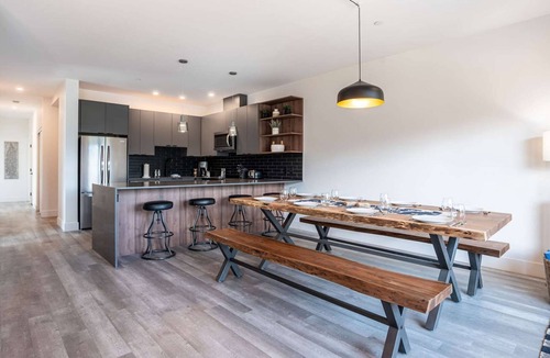 Revelstoke Condo | Revelstoke- Condo with Hot Tub-Stoke House
