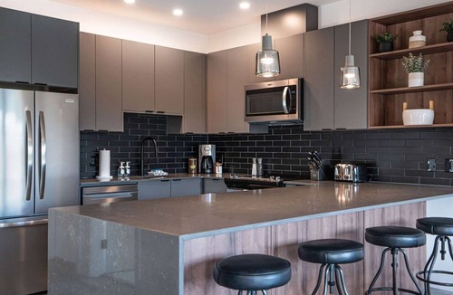 Revelstoke Condo | Revelstoke- Condo with Hot Tub-Stoke House
