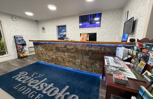 Revelstoke Hotel | Revelstoke Lodge