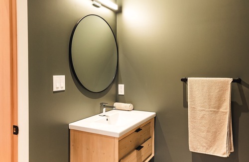 Revelstoke House | Revy Powder Paradise Sauna /Cold plunge/bike storage (garage)