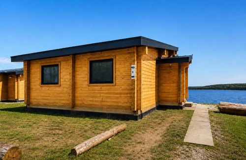 Harwood House | Rice Lake #8 2-BDR Lakefront Cottage