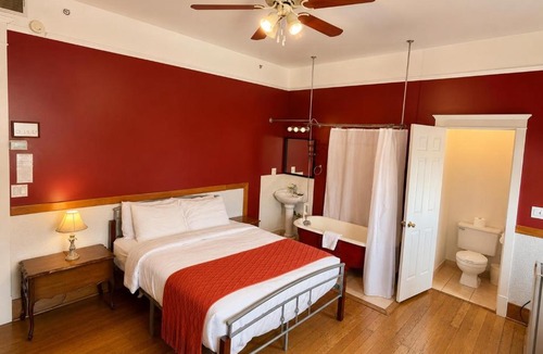 Chilliwack Proper Village West Hotel | Richca Heritage Hotel