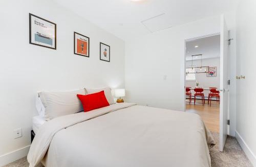 Knight House | Riley Park-Modern 4 Bedroom Home, Central location