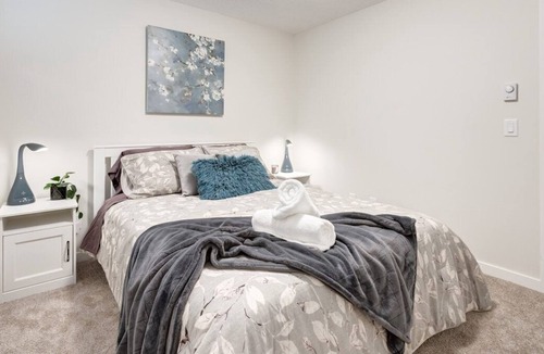 Cranston Condo | "Riverbend" one bed sleeps 4 in Cranston