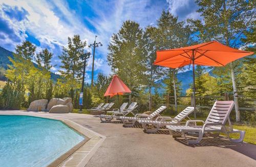 Panorama Apartment | Riverbend Townhomes by StayIn